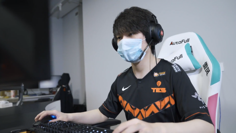 关于JackeyLove回归赛场，逆转首场状态亮眼，C9观众沸腾！的信息爱游戏体育平台